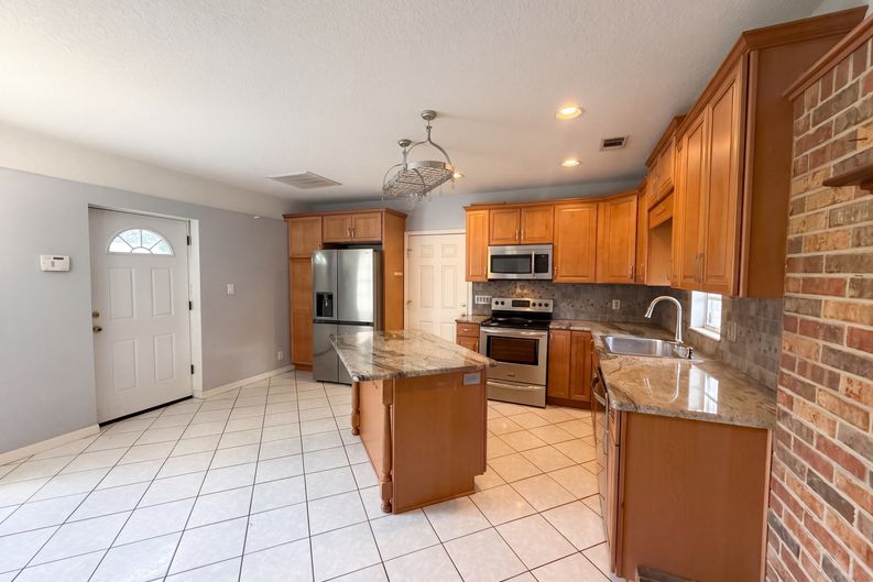 Photo 14 of 15 of 1881 Old Daytona Rd, Deland, FL