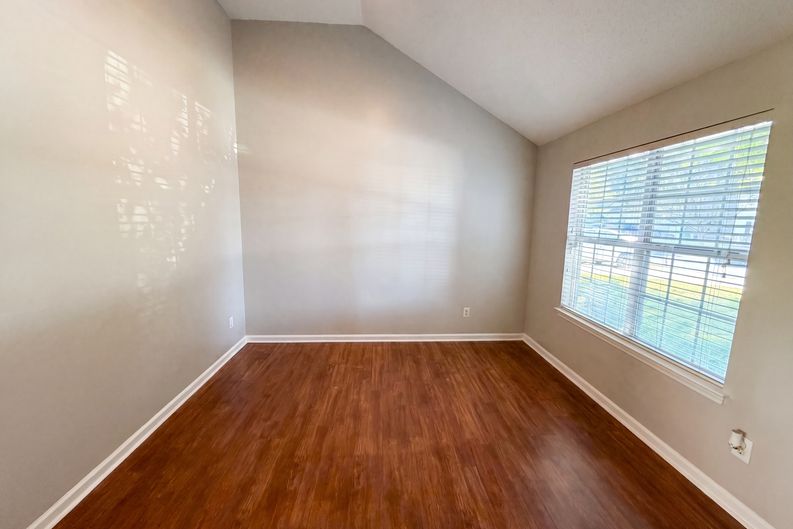 Photo 9 of 26 of 3045 Stonebridge Creek Dr, Lithonia, GA