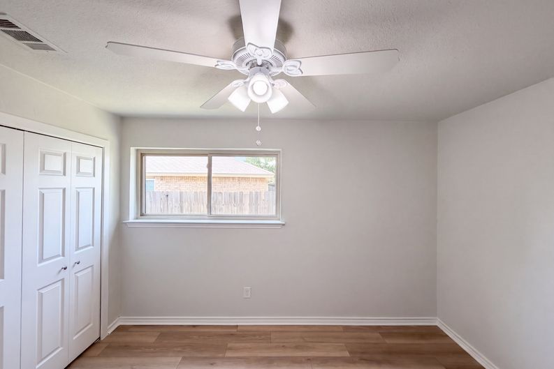 Photo 14 of 21 of 220 Grand Meadow Dr, Fort Worth, TX