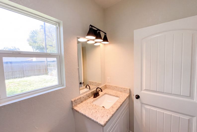 Photo 13 of 18 of 102 Bowdoin St, San Antonio, TX