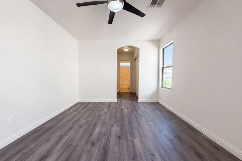 Photo 12 of 17 of 4818 Lone Grove Dr, Las Vegas, NV