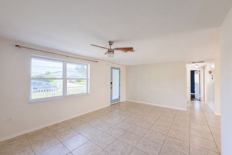 Photo 12 of 30 of 145 Dartmouth Dr NW, Port Charlotte, FL