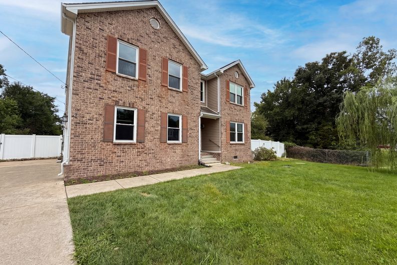 Photo 21 of 25 of 1223 California Dr, Murfreesboro, TN