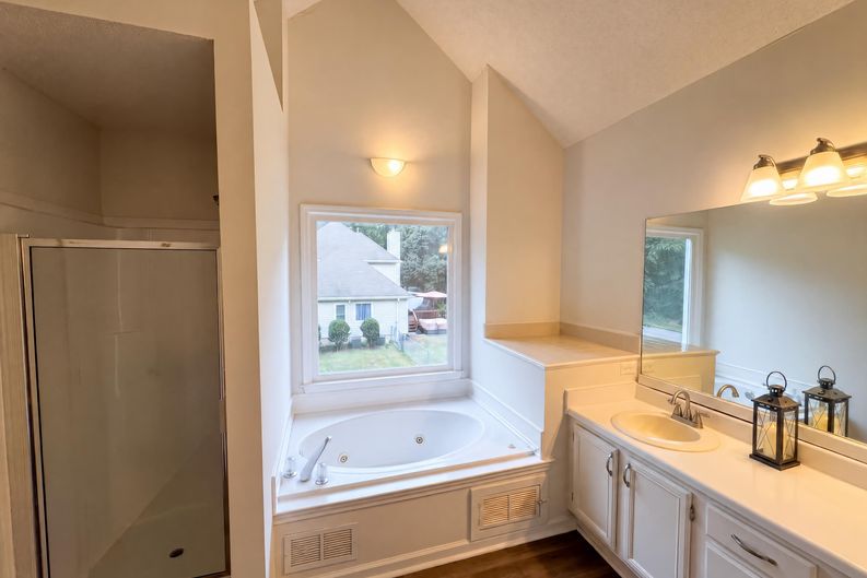 Photo 12 of 23 of 1012 Crown Corners Dr, McDonough, GA