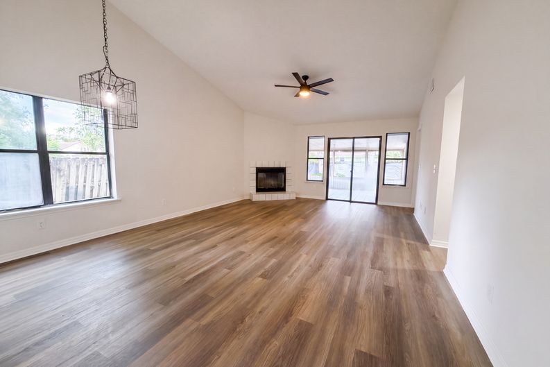 Photo 3 of 23 of 8048 Kilwinning Ln, Jacksonville, FL