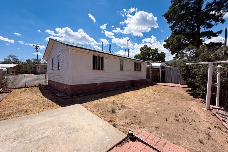 Photo 5 of 21 of 1758 39th St, Los Alamos, NM