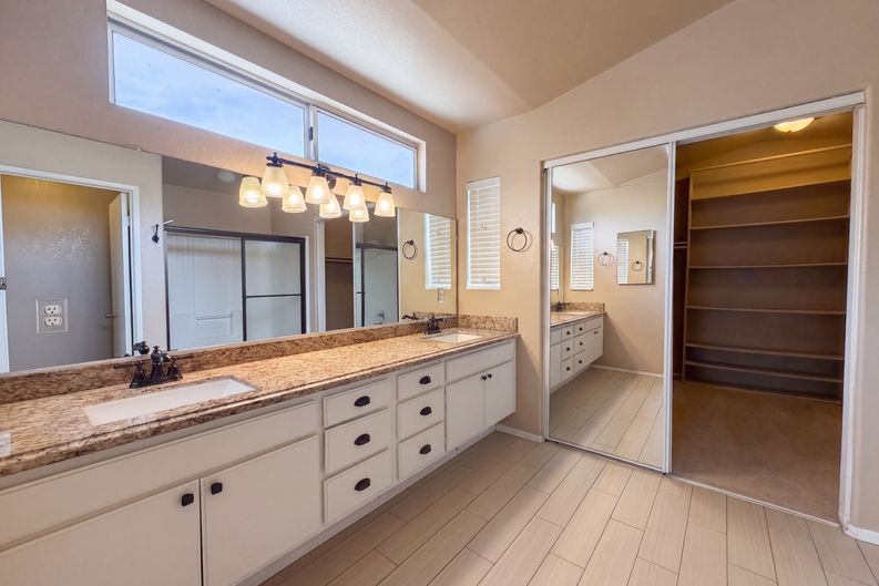 Photo 6 of 22 of 5539 W Avenue L6, Lancaster, CA