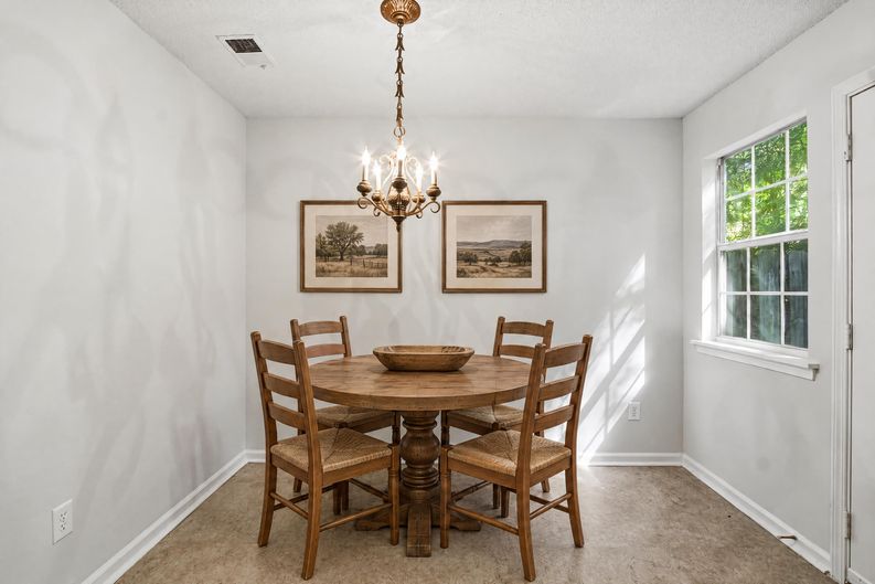 Photo 6 of 20 of 208 Park St, Dallas, GA