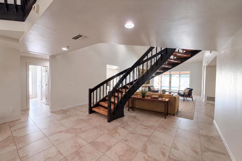 Photo 7 of 36 of 10240 E Cochise Dr, Scottsdale, AZ