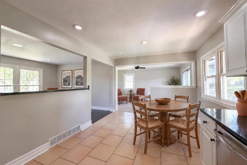 Photo 9 of 21 of 3809 S Drumm Ave, Independence, MO