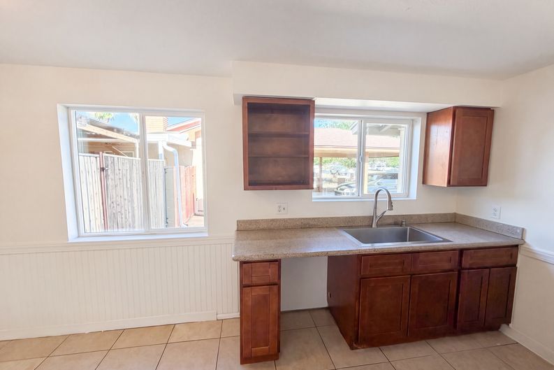 Photo 8 of 27 of 5617 W Hatcher Rd, Glendale, AZ