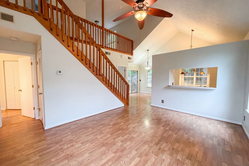 Photo 3 of 18 of 4046 Farmingham Woods Dr, Hermitage, TN