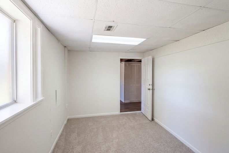 Photo 11 of 20 of 5807 Cobbrook Dr, Ellenwood, GA