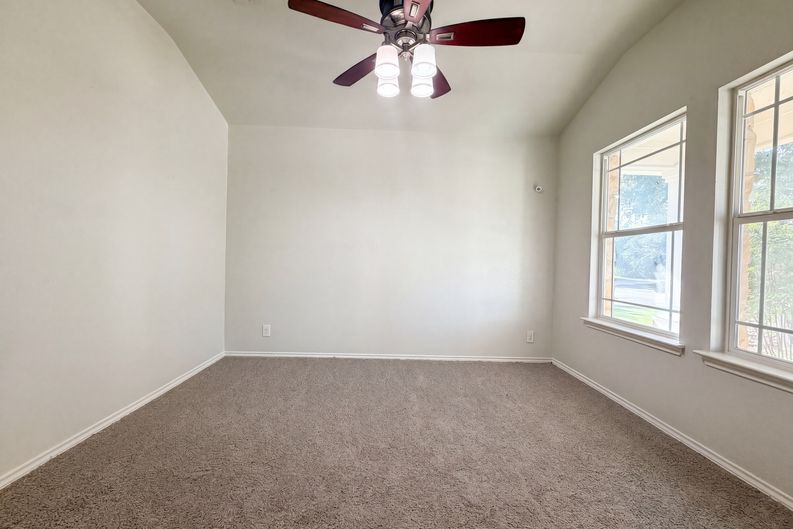 Photo 13 of 16 of 2886 Oakbranch Rdg, New Braunfels, TX