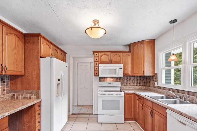 Photo 3 of 47 of 3703 Thrushwood Dr, Chattanooga, TN