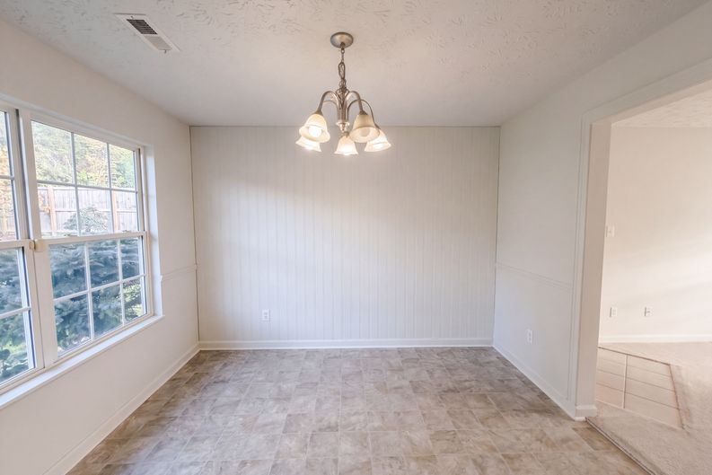 Photo 6 of 30 of 7111 Pinecroft Ln, Knoxville, TN