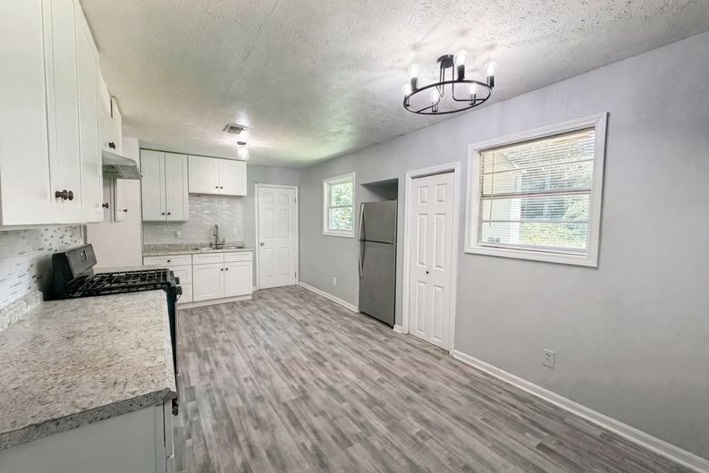 Photo 6 of 18 of 6503 Jackie Ln, Austell, GA