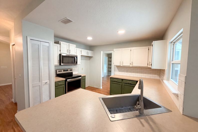 Photo 15 of 20 of 546 Penns Neck Dr, Deland, FL
