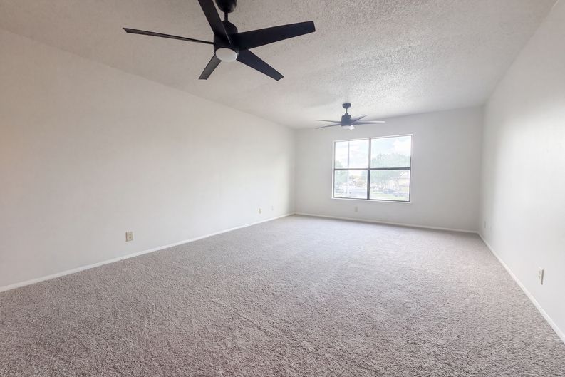Photo 7 of 16 of 6800 Rebel Grove Dr, Converse, TX