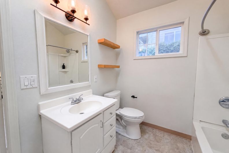 Photo 13 of 20 of 9886 SE 38th Ave, Portland, OR