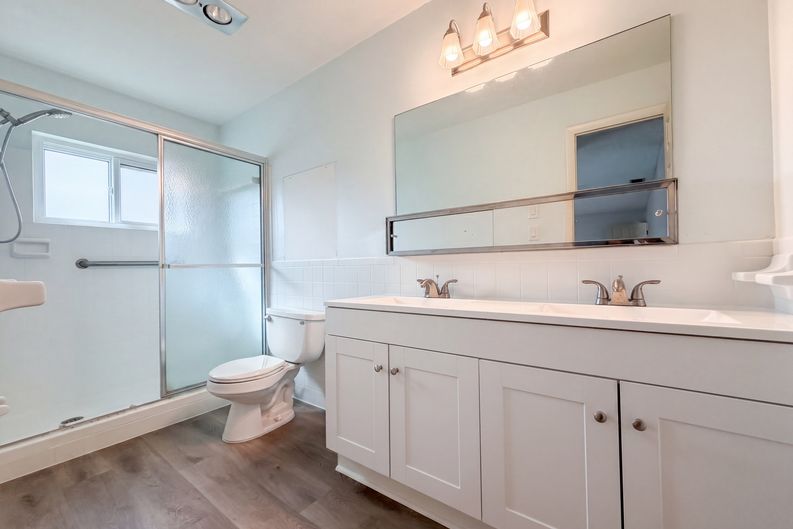 Photo 13 of 21 of 9605 NW 81st St, Tamarac, FL