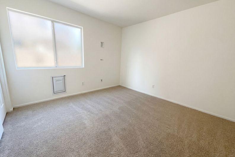 Photo 11 of 26 of 7848 Desert Bell Ave, Las Vegas, NV