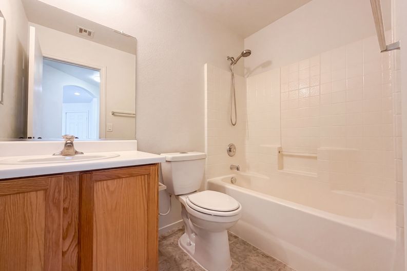 Photo 10 of 17 of 4818 Lone Grove Dr, Las Vegas, NV