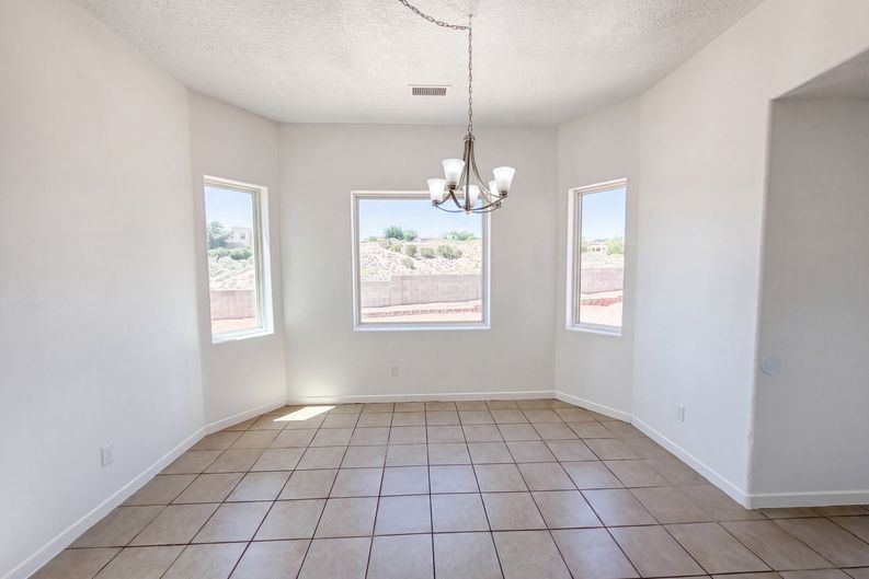 Photo 7 of 22 of 2516 Milagro Ridge Ct NE, Rio Rancho, NM