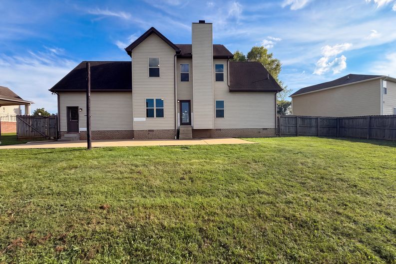 Photo 5 of 18 of 308 W Winterberry Trl, White House, TN