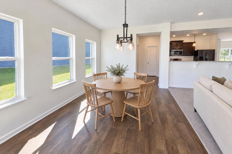 Photo 5 of 35 of 9831 Mystic Sun Ct, Fishers, IN