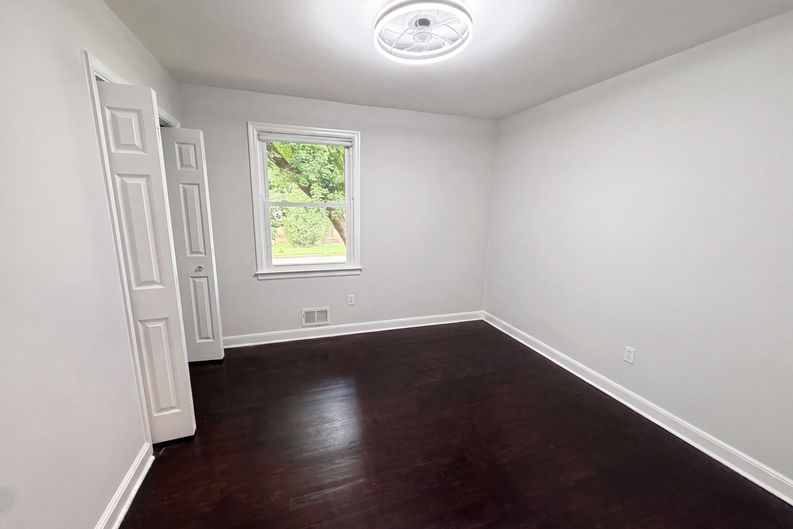 Photo 4 of 29 of 1710 Fairhaven Dr, Columbia, SC