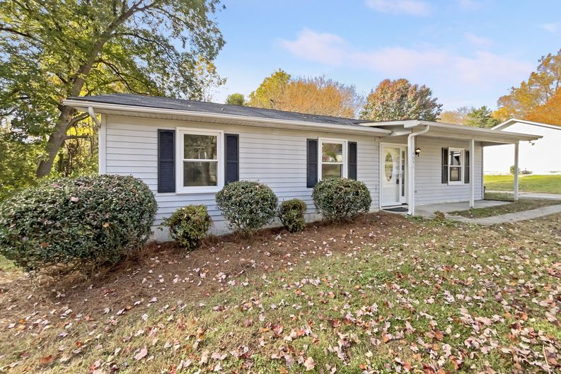 Photo 7 of 18 of 4051 Gordon Ct, Winston Salem, NC