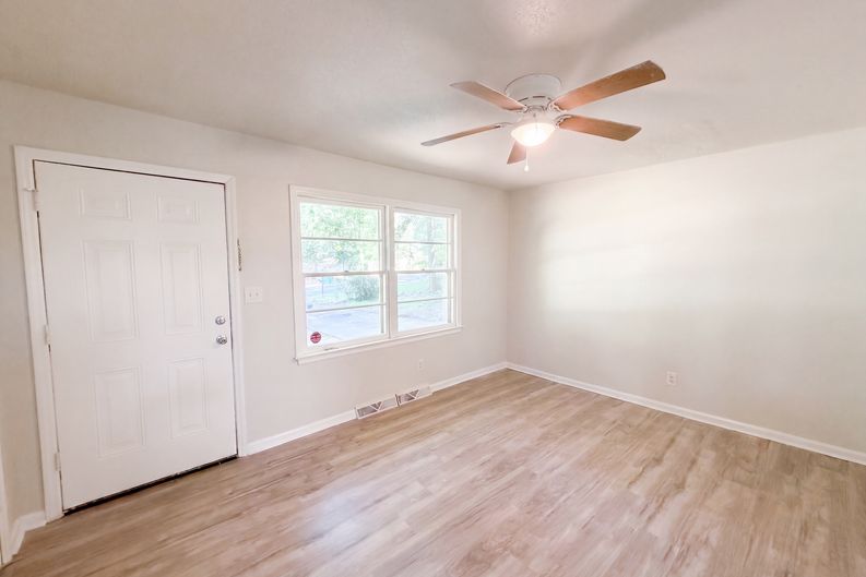 Photo 7 of 17 of 6220 Paylor St, Mebane, NC