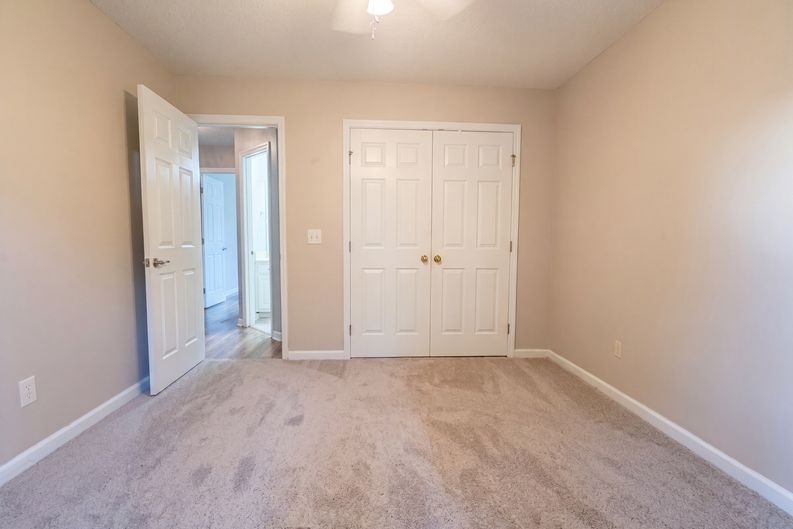 Photo 11 of 19 of 223 Williston Dr, Huntsville, AL