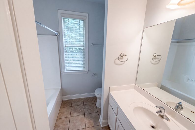 Photo 11 of 27 of 212 Westwind Dr, Newnan, GA