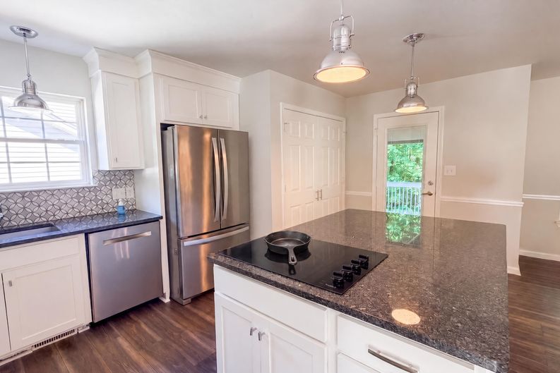 Photo 6 of 23 of 6226 Dumont Ln, Charlotte, NC