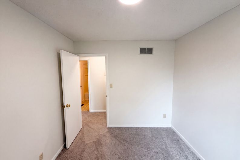 Photo 13 of 31 of 3920 Cedric Ln, Dublin, OH