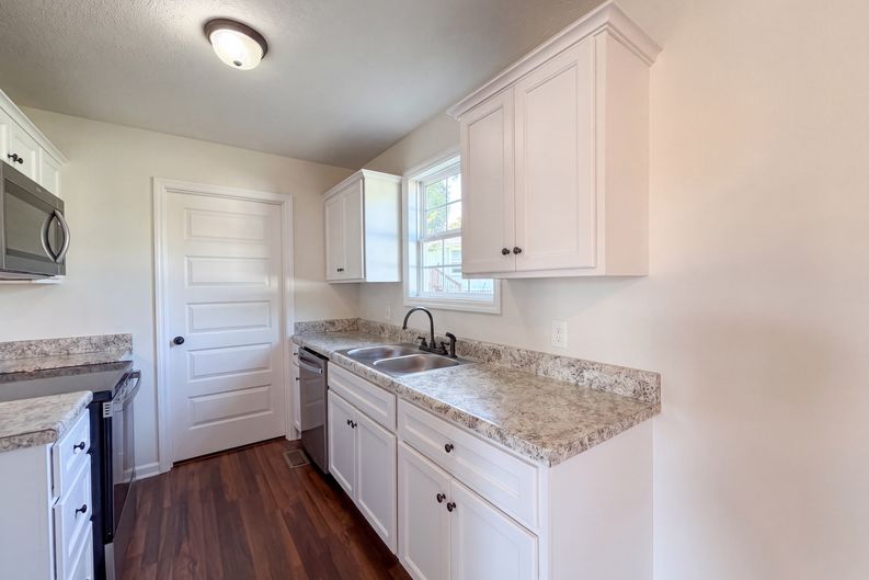Photo 6 of 22 of 1437 Silver Creek Rd, Lewisburg, TN