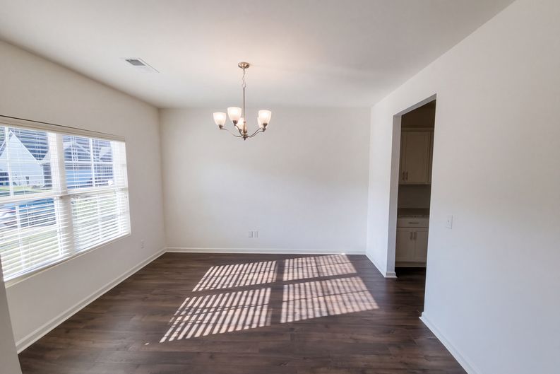 Photo 8 of 24 of 1105 Merion Dr, Calera, AL