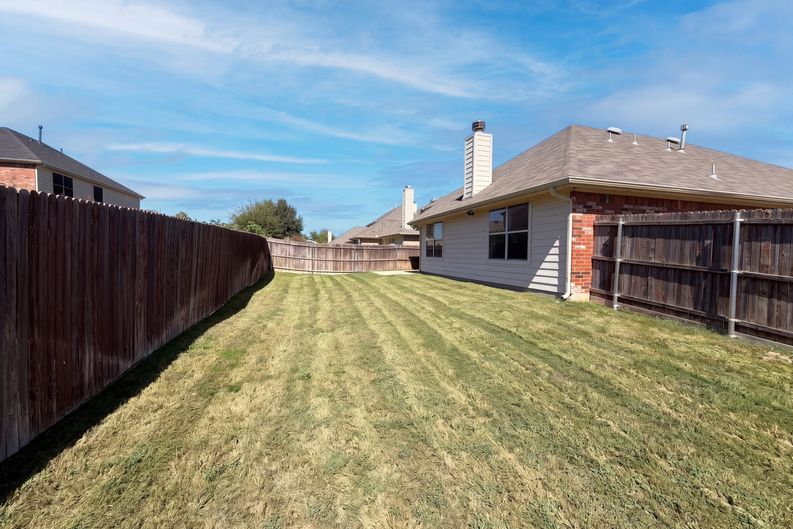 Photo 18 of 21 of 5327 Lake Gardens Dr, Grand Prairie, TX