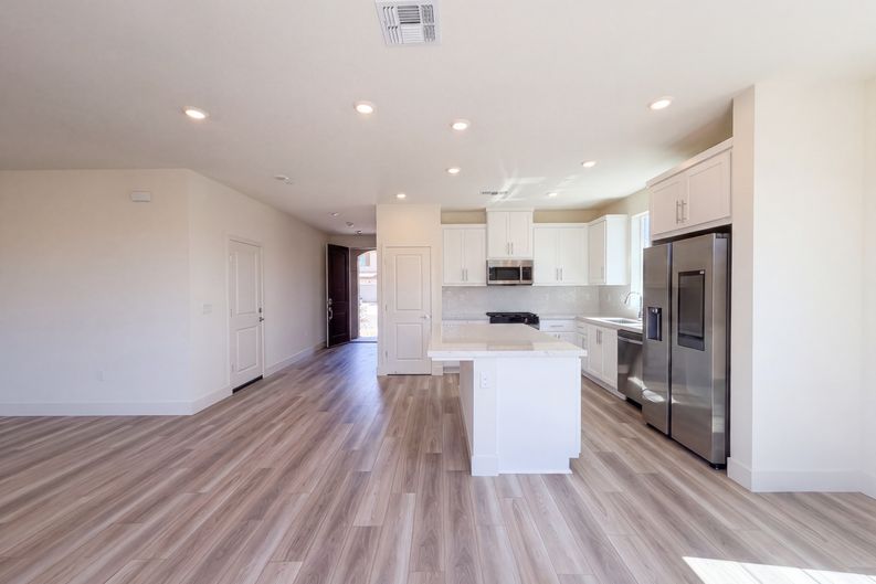 Photo 9 of 21 of 5860 Placer Dr, Tracy, CA