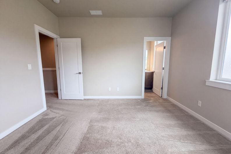 Photo 4 of 21 of 17302 SW Kite Ln, Beaverton, OR
