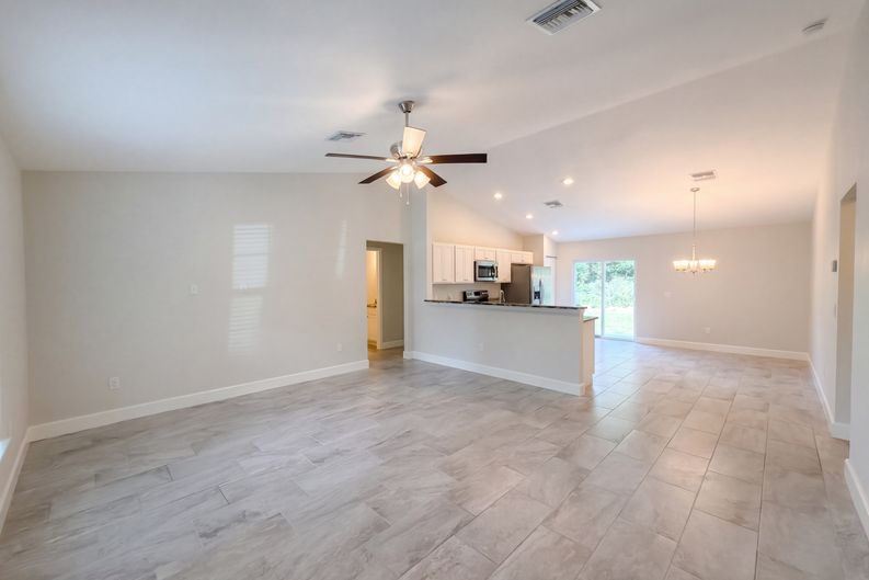 Photo 3 of 14 of 5209 SW 128th Pl, Ocala, FL