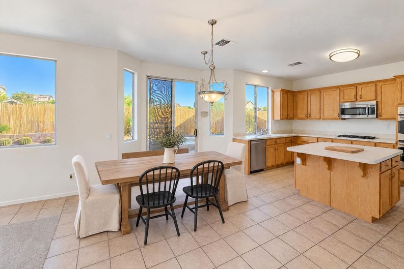 Photo 13 of 42 of 165 Mount Saint Helens Dr, Henderson, NV