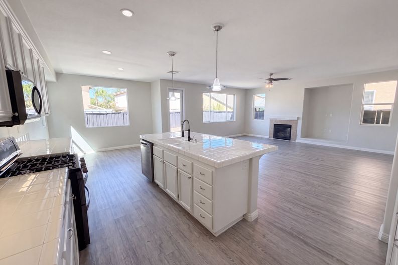 Photo 7 of 33 of 1265 Lavender Ln, Hemet, CA