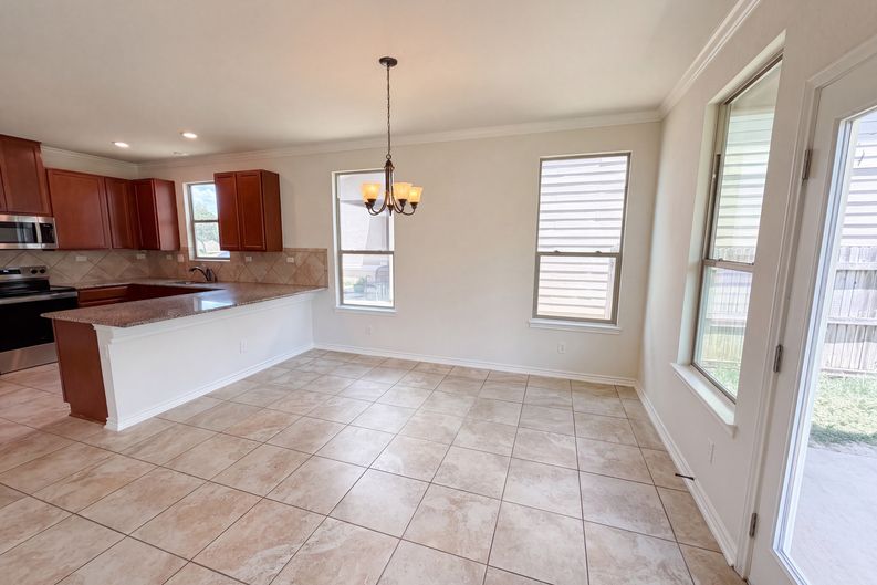 Photo 6 of 21 of 2100 Brandywine Dr, New Braunfels, TX