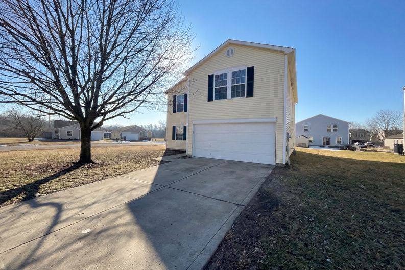 Photo 7 of 20 of 8843 Cardinal Flower Ln, Indianapolis, IN