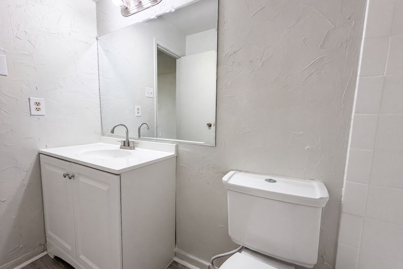Photo 10 of 16 of 6606 De Moss Dr, Houston, TX