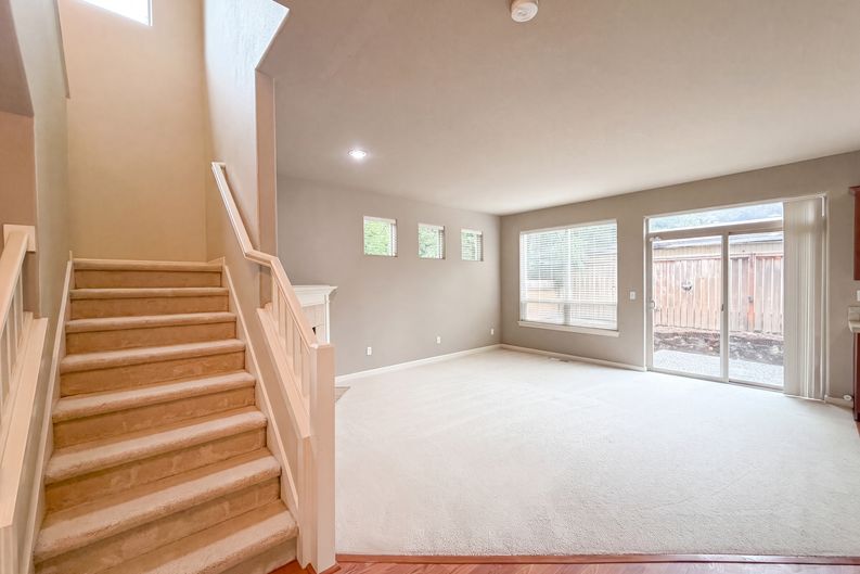 Photo 6 of 23 of 1724 SW Willowview Ter, Beaverton, OR