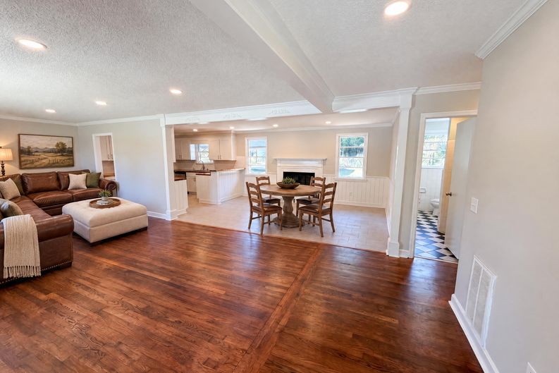 Photo 3 of 24 of 1817 Neptune Dr, Columbia, SC